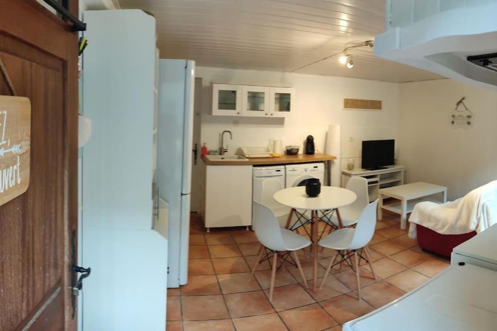 Appartement En Rez De Jardin Et Terrasse Ds Villa Ιέρ Εξωτερικό φωτογραφία