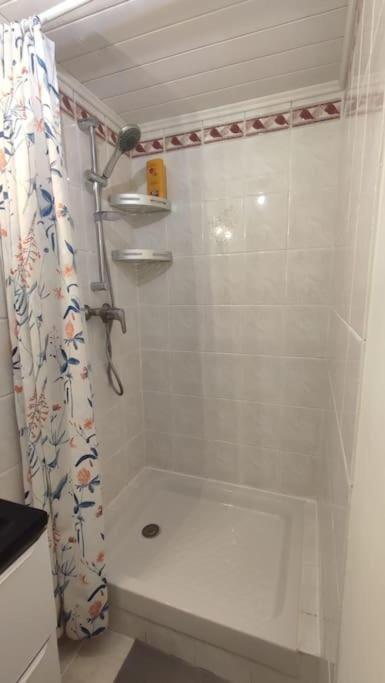 Appartement En Rez De Jardin Et Terrasse Ds Villa Ιέρ Εξωτερικό φωτογραφία