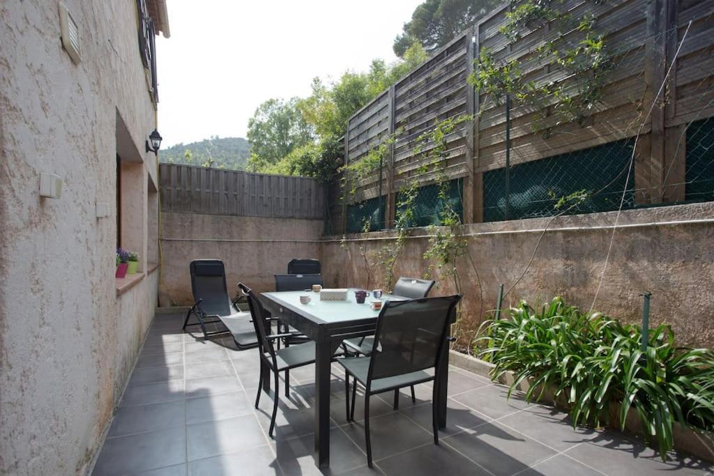 Appartement En Rez De Jardin Et Terrasse Ds Villa Ιέρ Εξωτερικό φωτογραφία