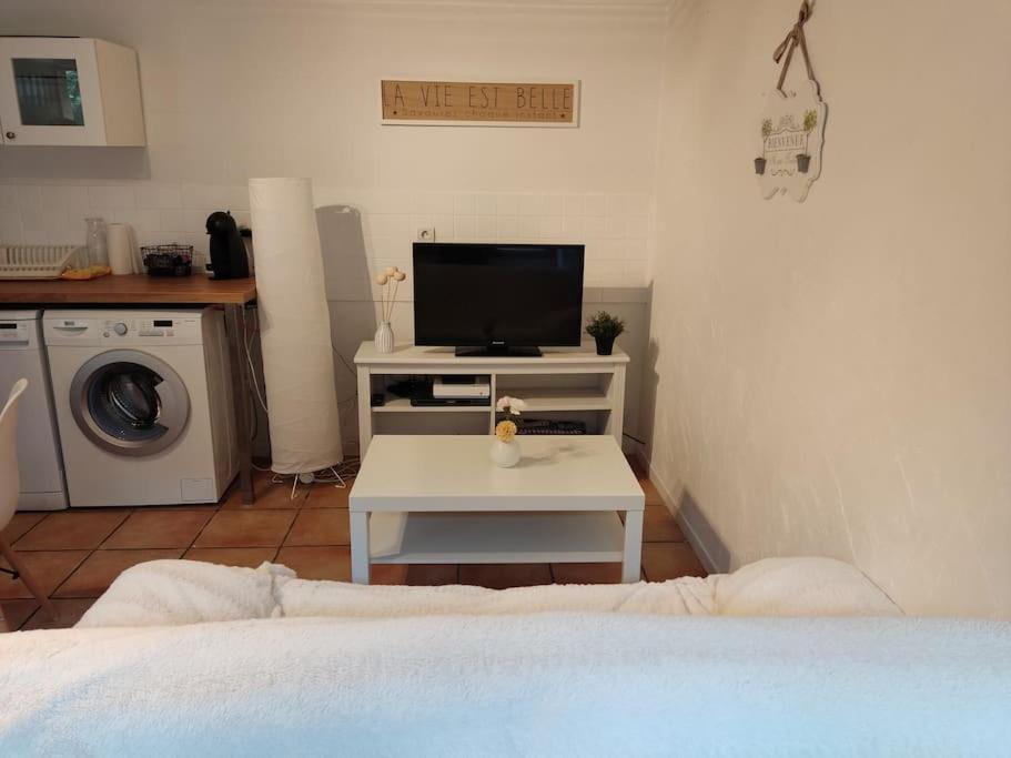 Appartement En Rez De Jardin Et Terrasse Ds Villa Ιέρ Εξωτερικό φωτογραφία